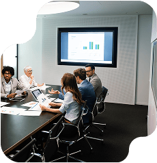 Corporativo - Reunião de negócios com display